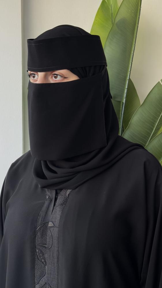نقاب ربع  بمطاط مائل