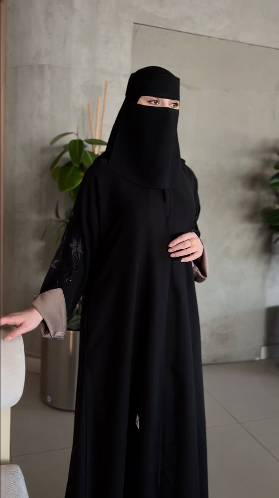 عباية سنا مع طرحة + نقاب مجاناً