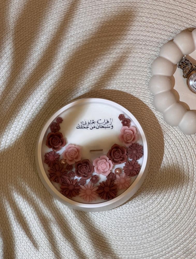 شمعه معطره بالاسم مخصصه حسب الطلب