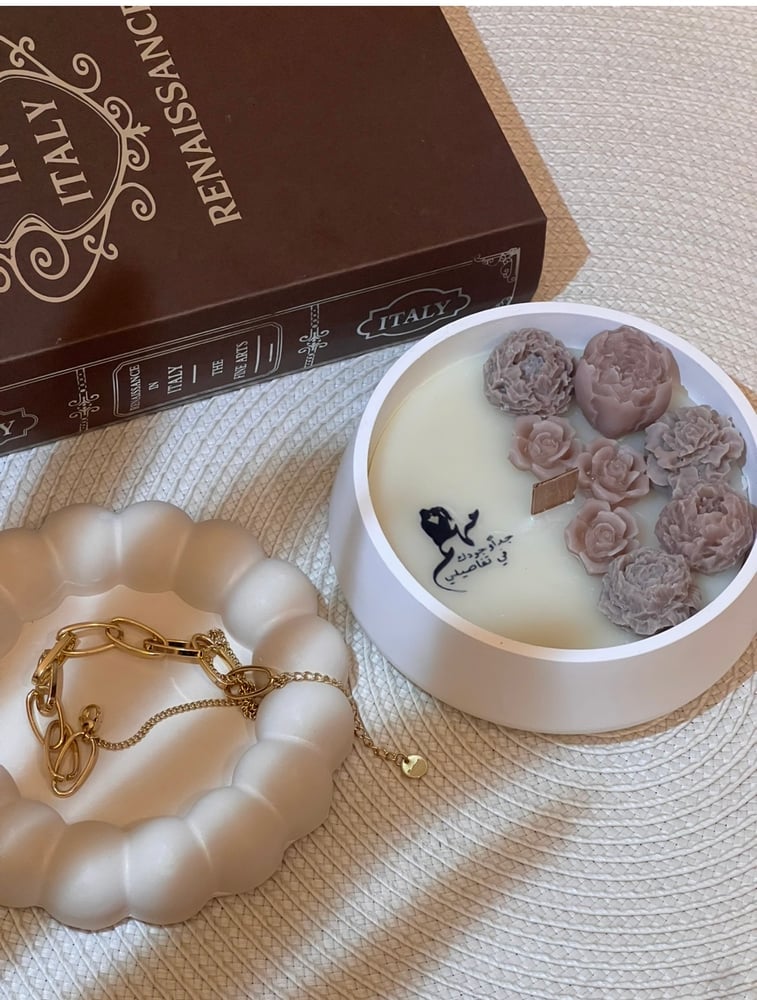 شمعه معطره مخصصه بالاسم حسب الطلب