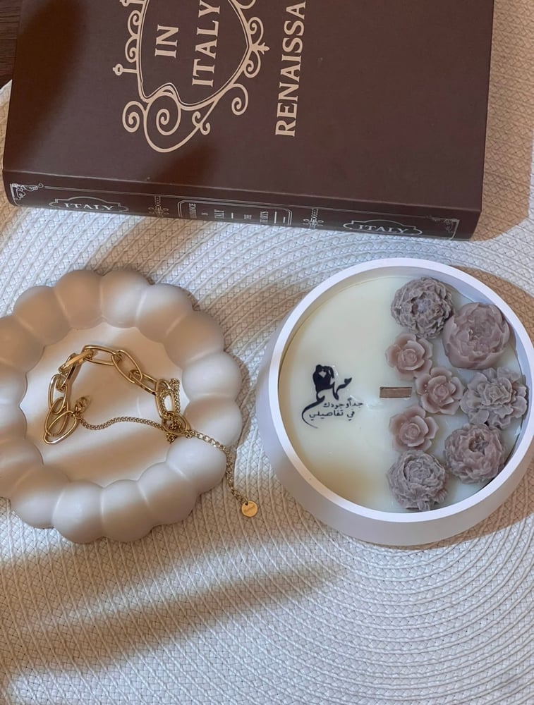 شمعه معطره مخصصه بالاسم حسب الطلب