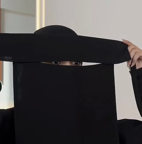 نقاب مبطن بمرد وسط ربط