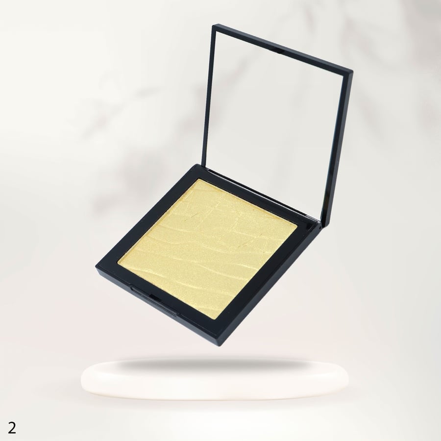 Face lighting (Highlighter) luminous for a natural glow, gives your skin a magical touch