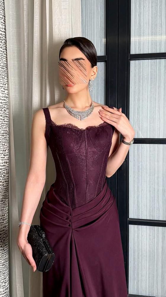 فستان سهرة برغندي بكورسيه دانتيل