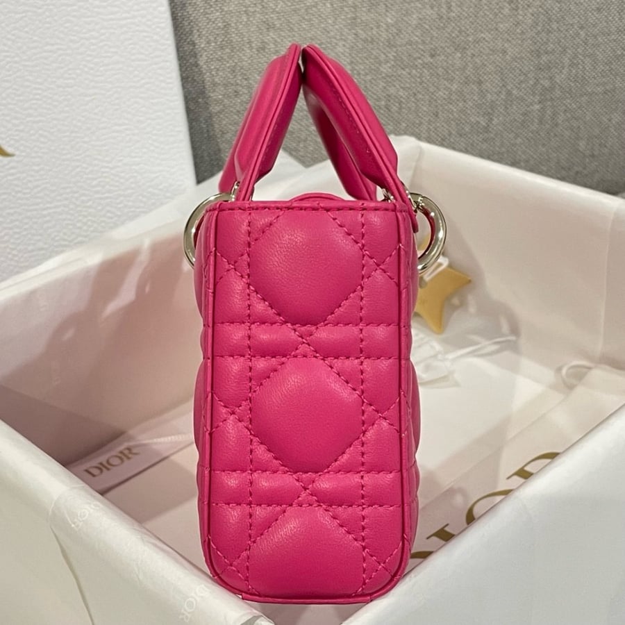 Size: 22x11x6cm