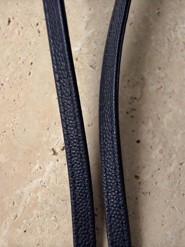 26p 22x15x7cm