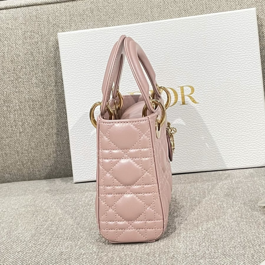Size: 17x15x7cm