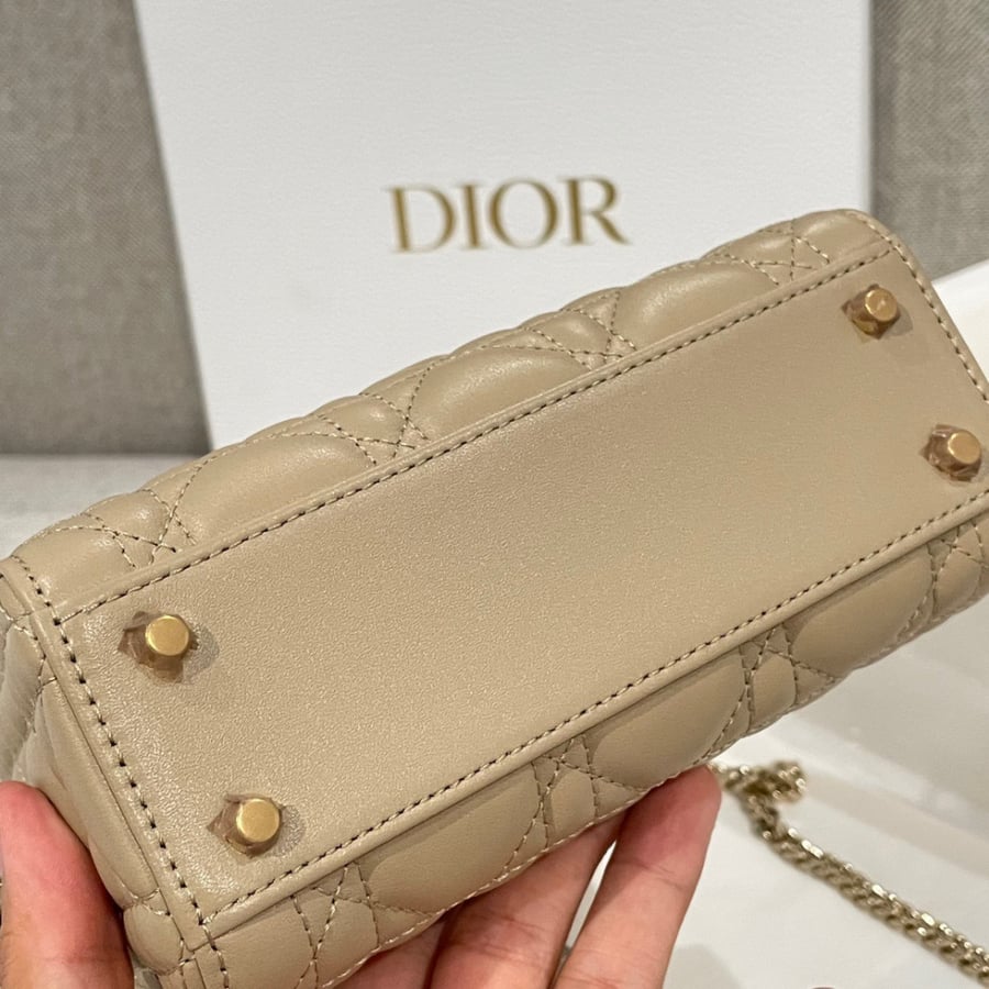 Size: 17x15x7cm