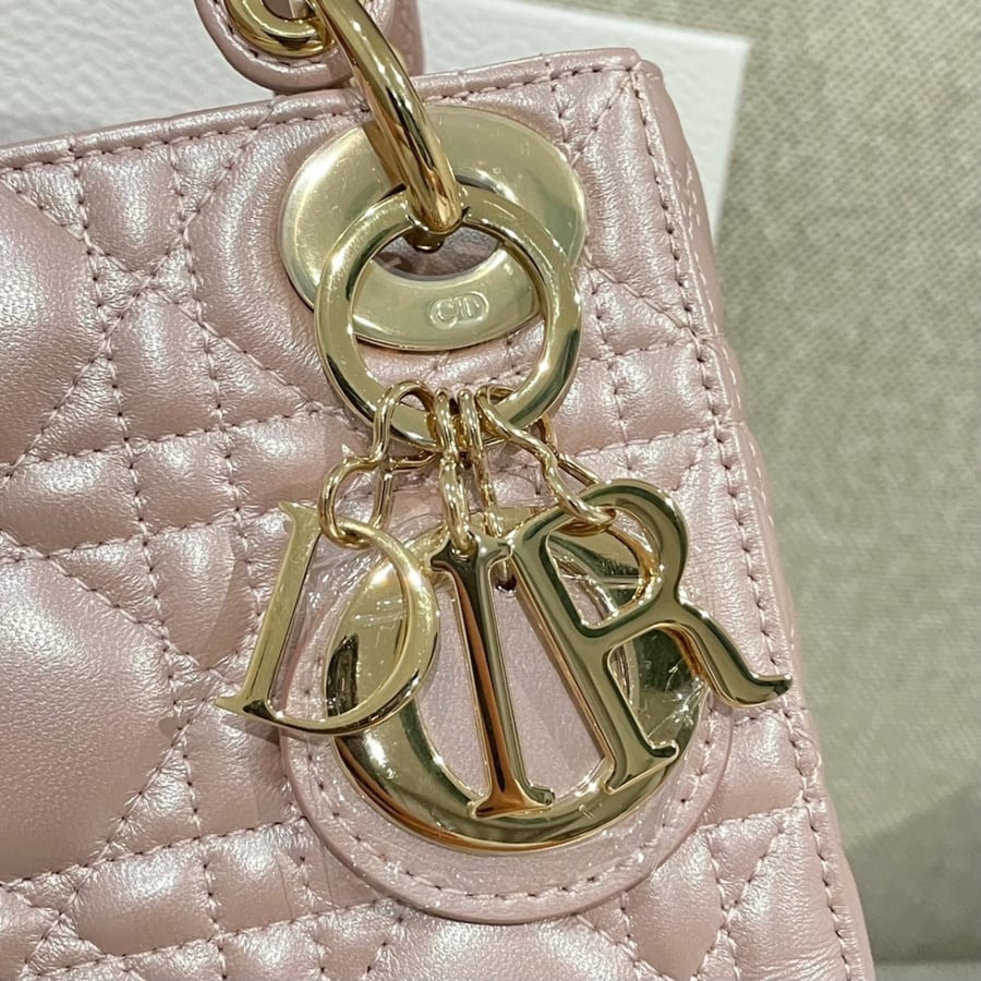 Size: 17x15x7cm