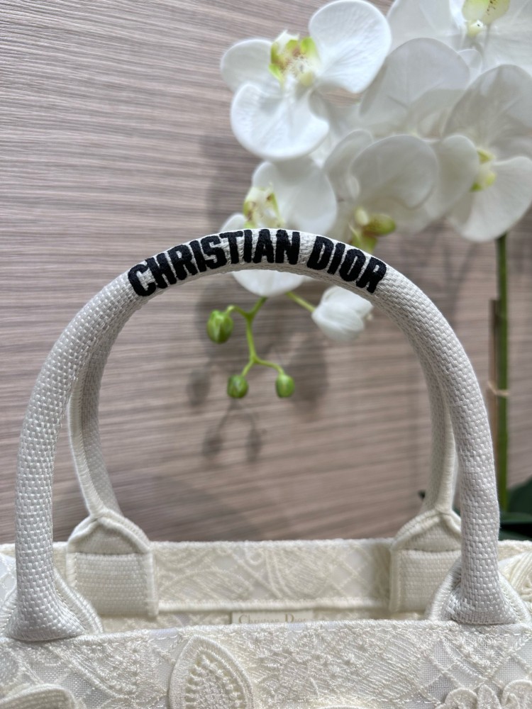 Size: 26.5x21x14cm