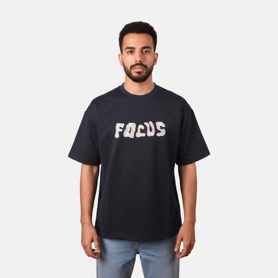 تيشيرت رجالي أوفر سايز أزرق غامق بطبعة Focus On The Good
