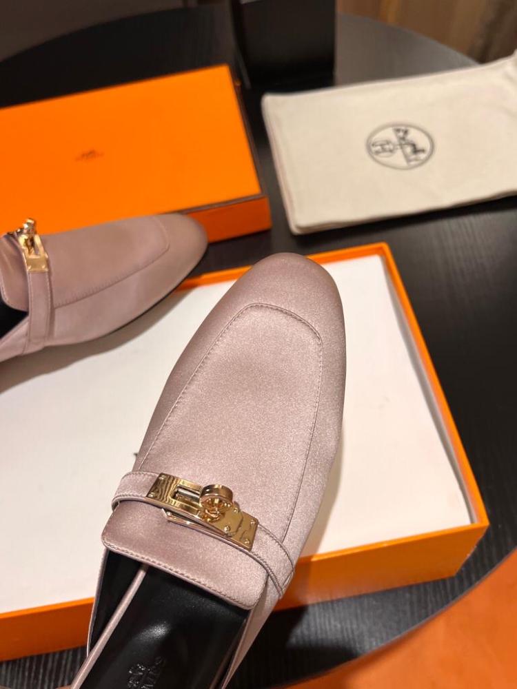 Hermès Oz Mule in Pink Suede with Gold Kelly Hardware