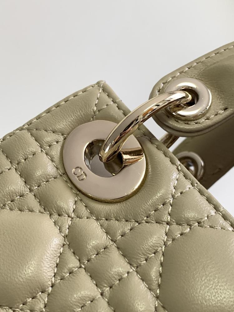 M0505 – Lady Tri-section Lizard Pattern