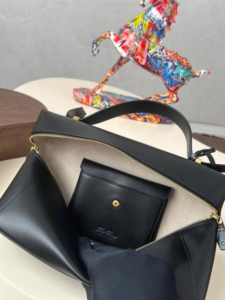 حقيبة لورو بيانا إكسترا باللون الأسود 27Cm