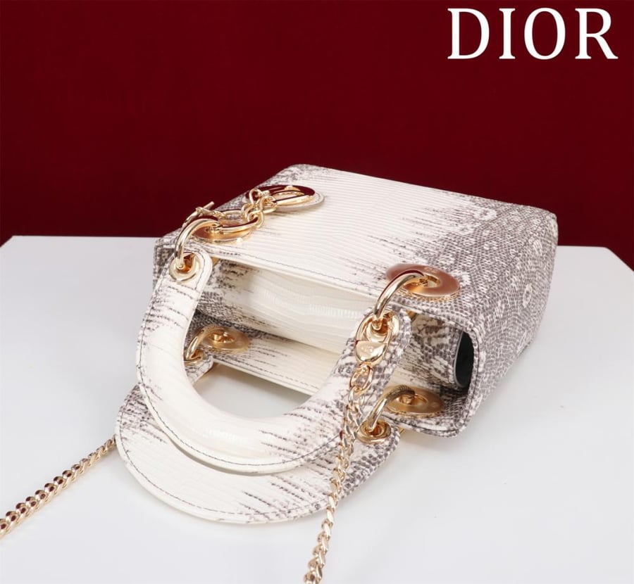 Lady Dior (جلد البقر)