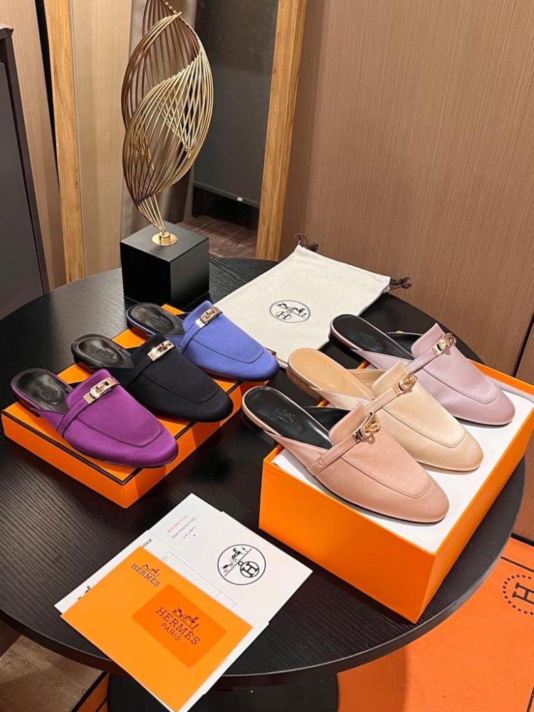 Hermès Oz Mule in Pink Suede with Gold Kelly Hardware