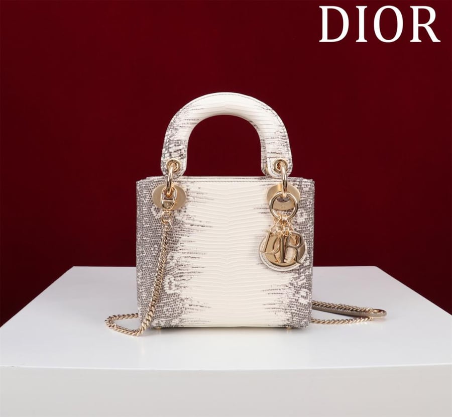 Lady Dior (جلد البقر)