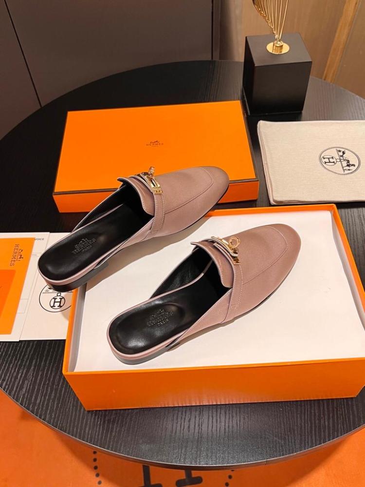 Hermès Oz Mule in Pink Suede with Gold Kelly Hardware