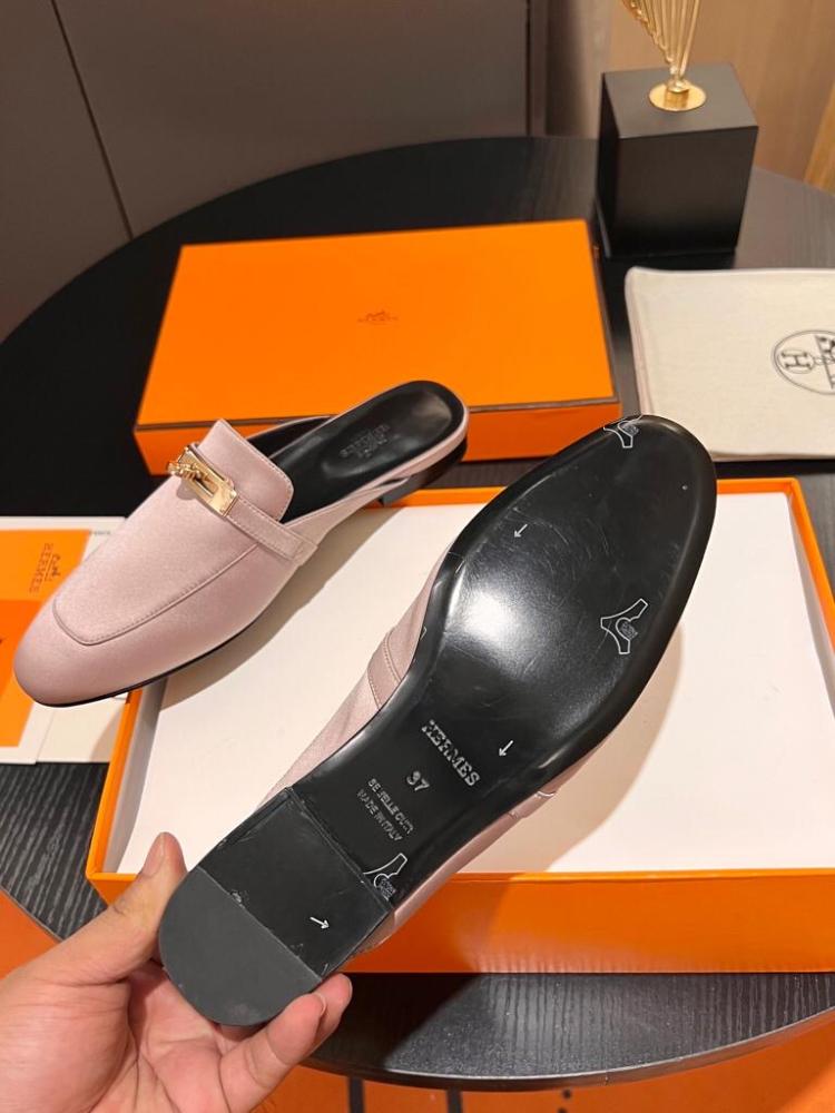 Hermès Oz Mule in Pink Suede with Gold Kelly Hardware