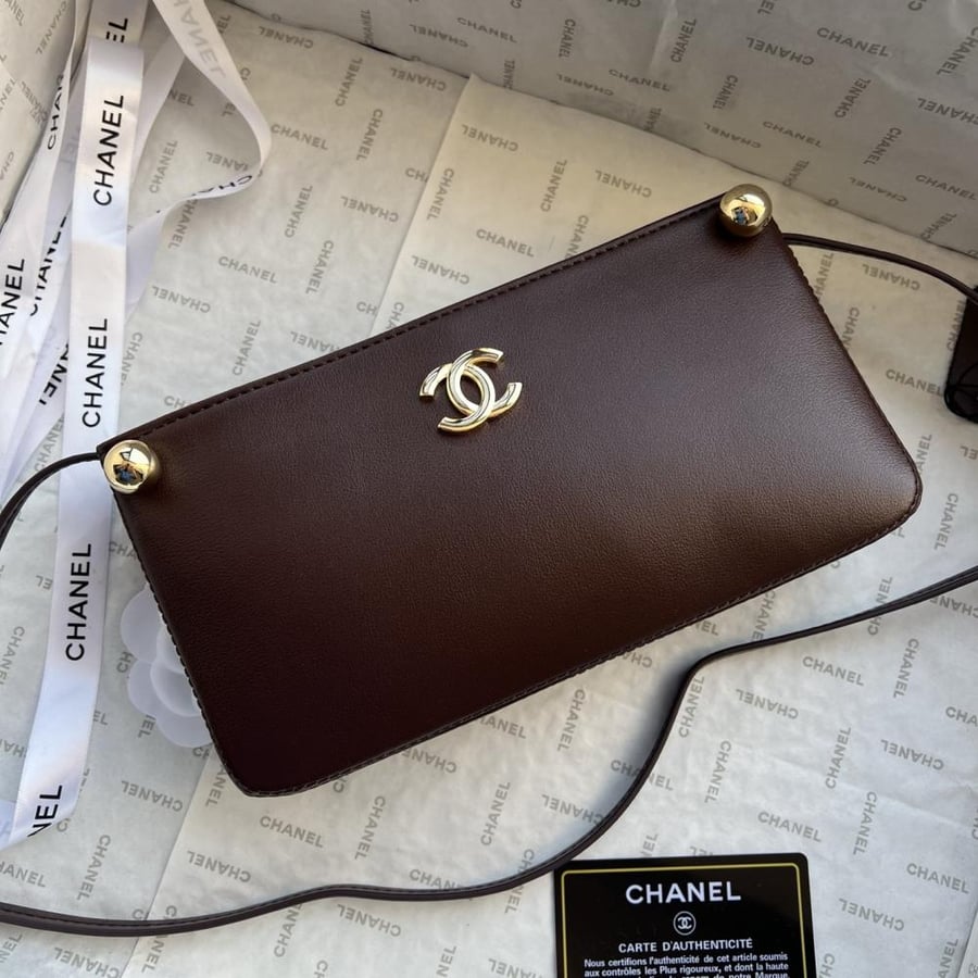 Chanel Gold Ball Pochette Bag أو Chanel Gold Ball Mahjong Bag
