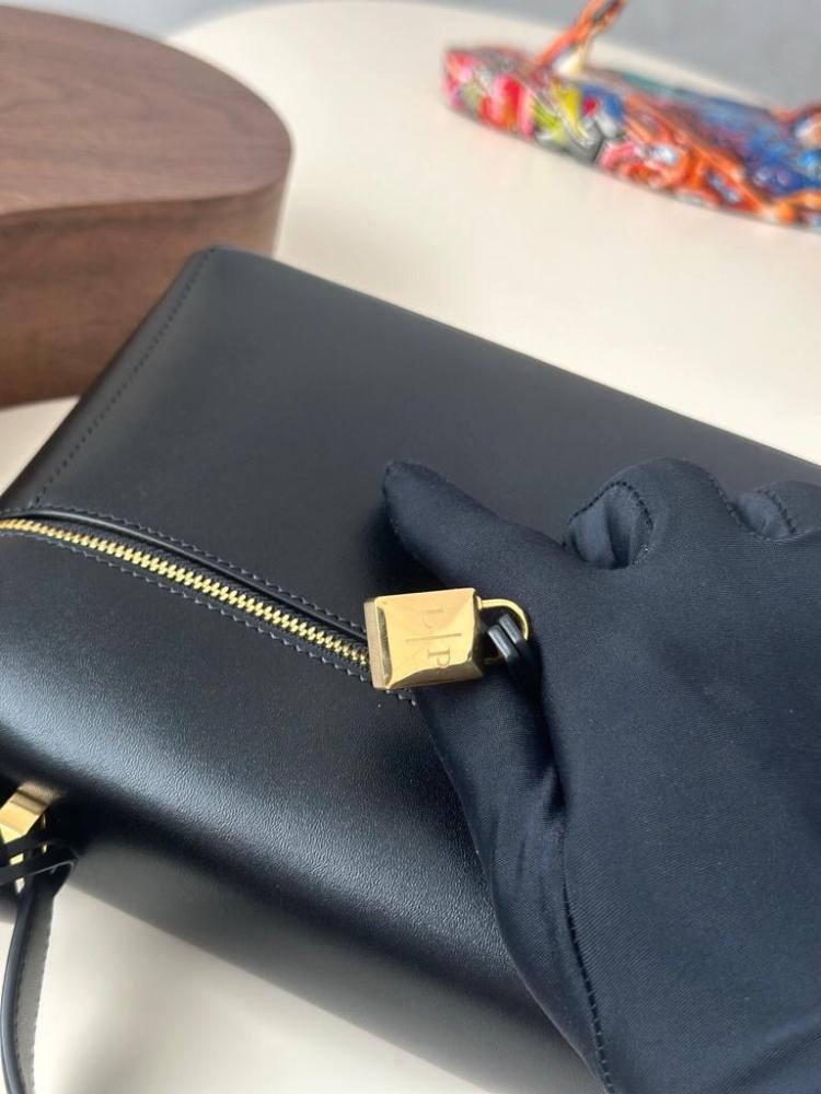 حقيبة لورو بيانا إكسترا باللون الأسود 27Cm