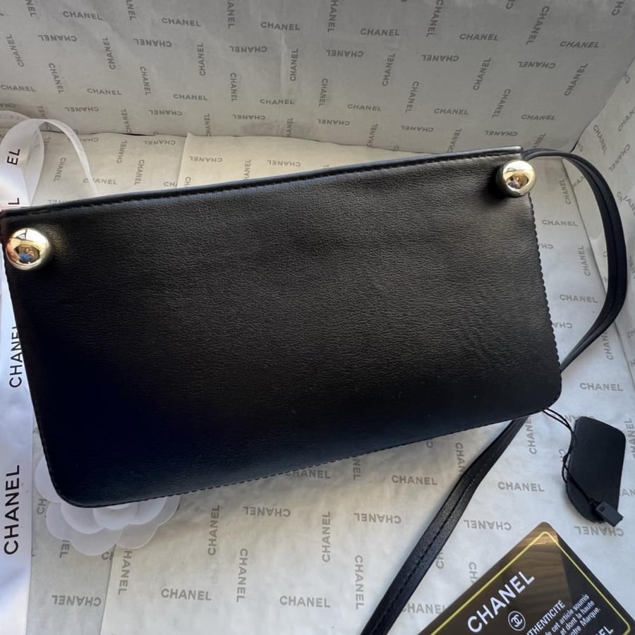 Chanel Gold Ball Pochette Bag أو Chanel Gold Ball Mahjong Bag