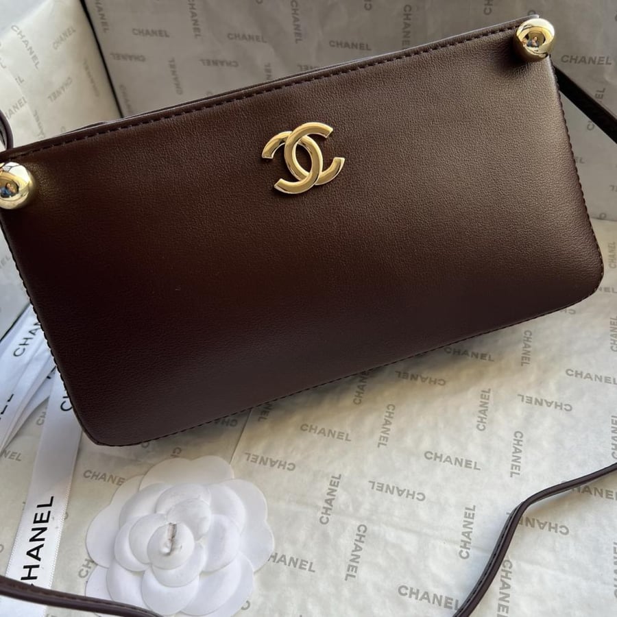 Chanel Gold Ball Pochette Bag أو Chanel Gold Ball Mahjong Bag