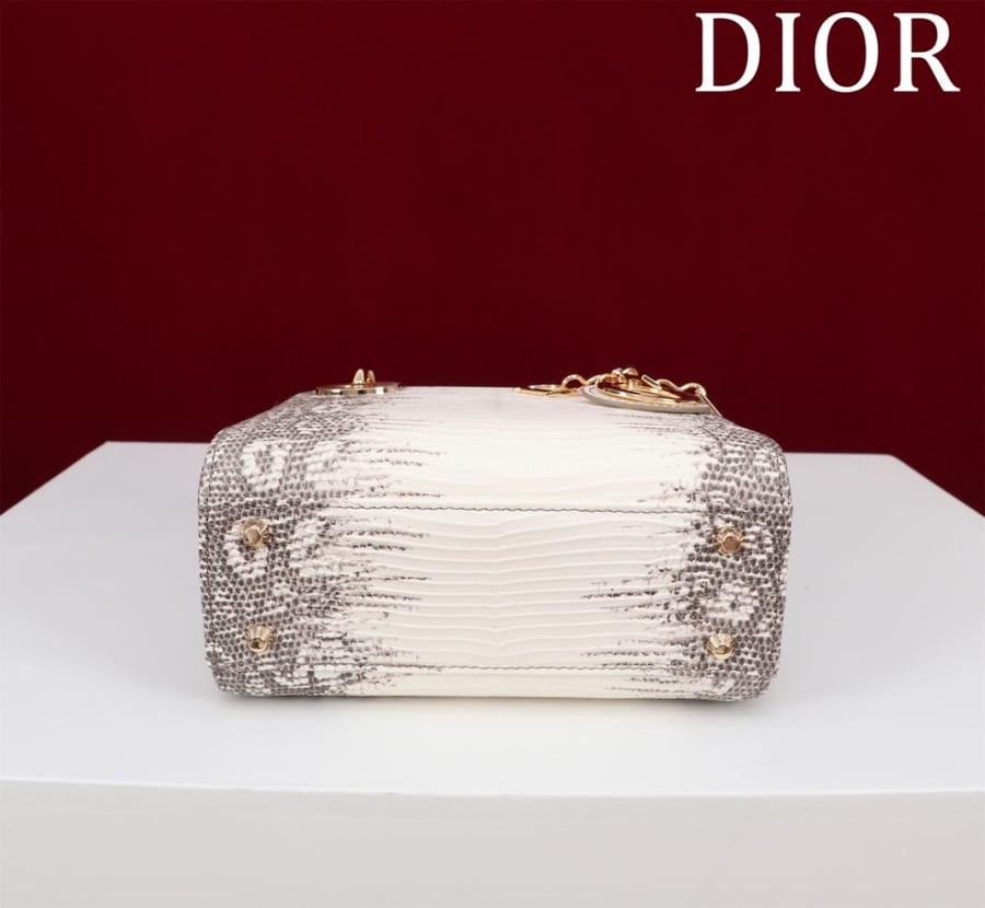 Lady Dior (جلد البقر)