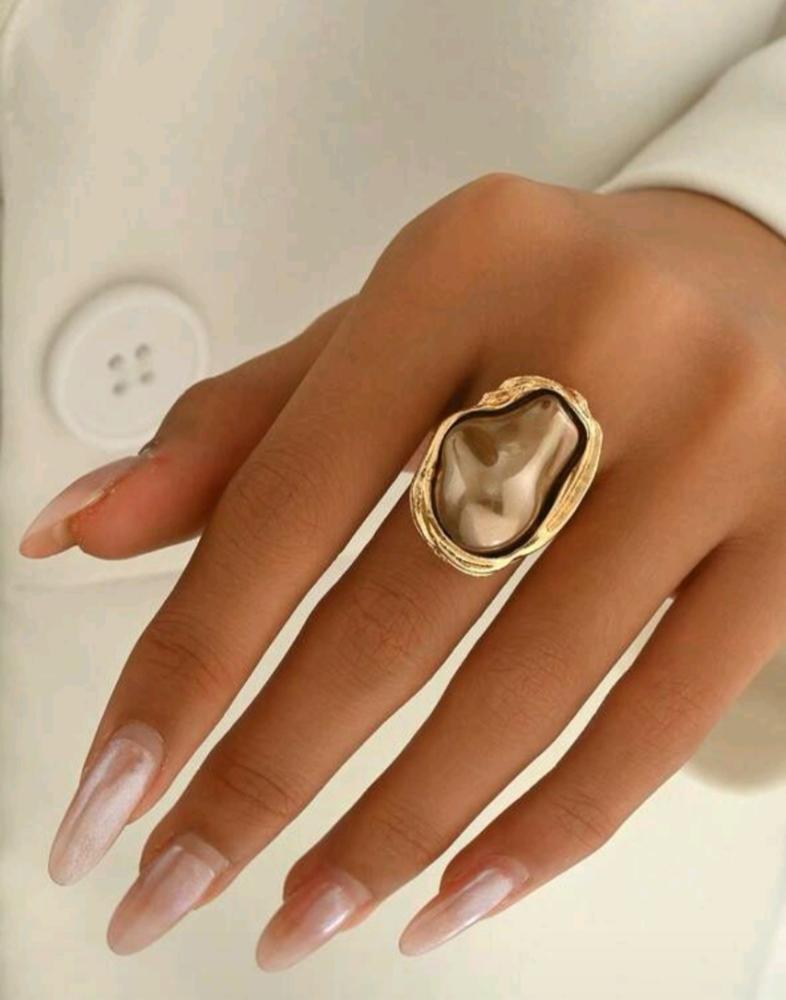 خاتم نسائي أنيق بتصميم غير متماثل