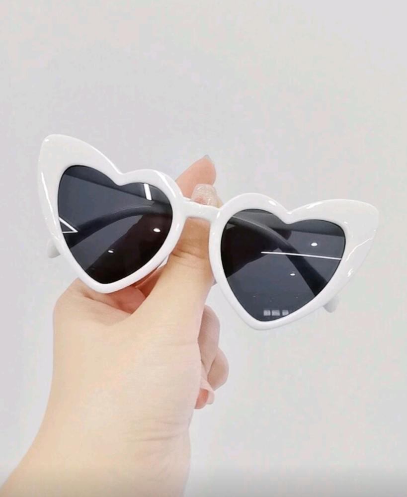Sunglasses for girls in the shape of a heart