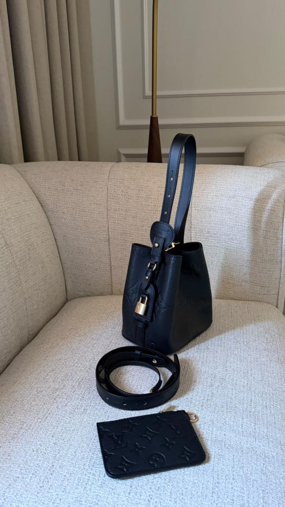 Loui hand bag black