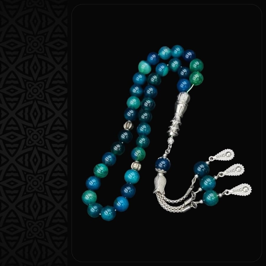 سبحة فاخرة من أحجار كريمة