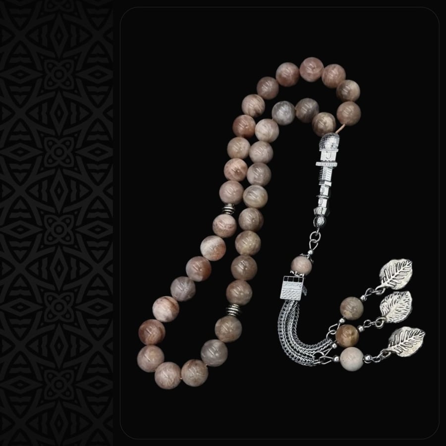 سبحة فاخرة من أحجار كريمة