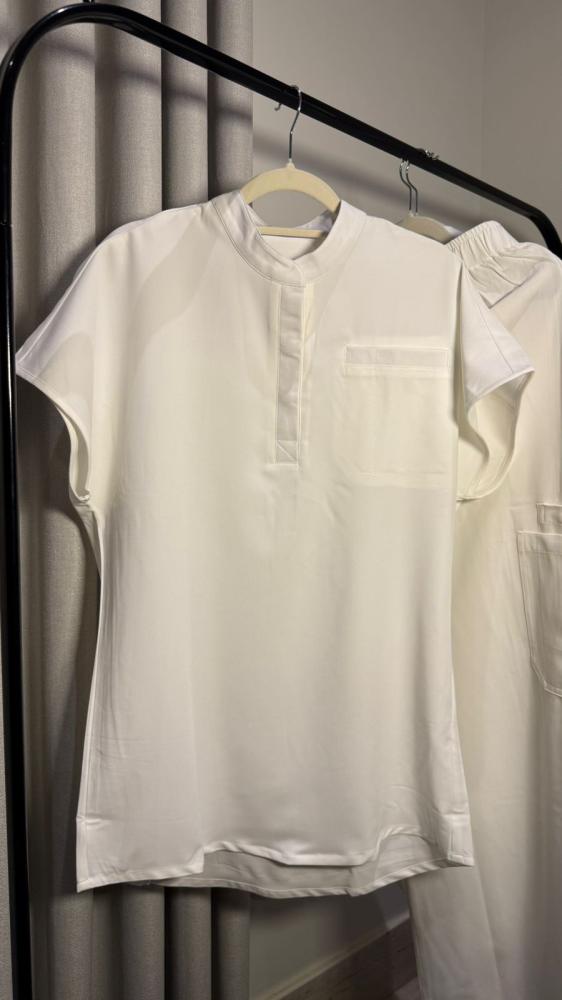 White T-shirt with a round neck