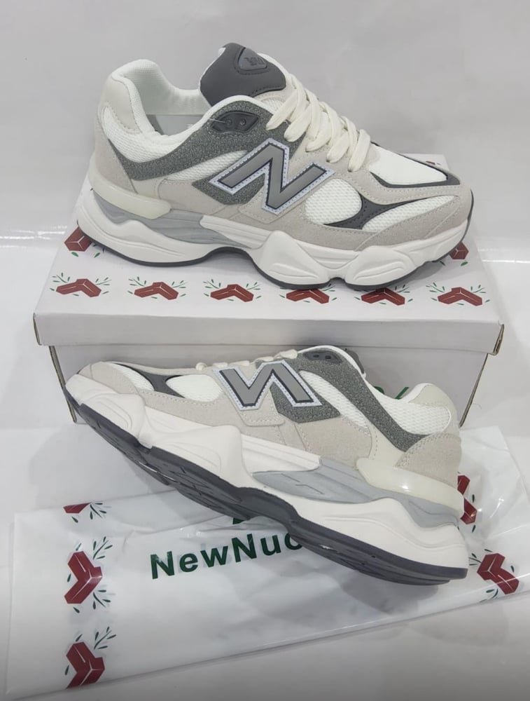 Men's athletic shoe