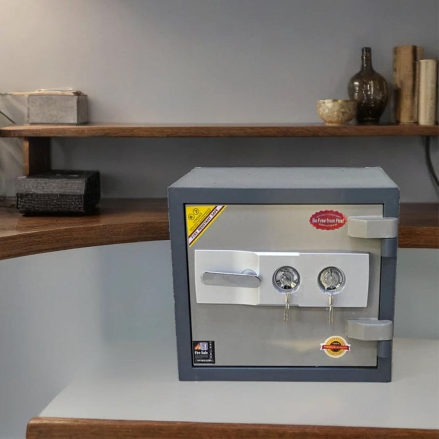 Tajori safe, two keys, 75 kilograms