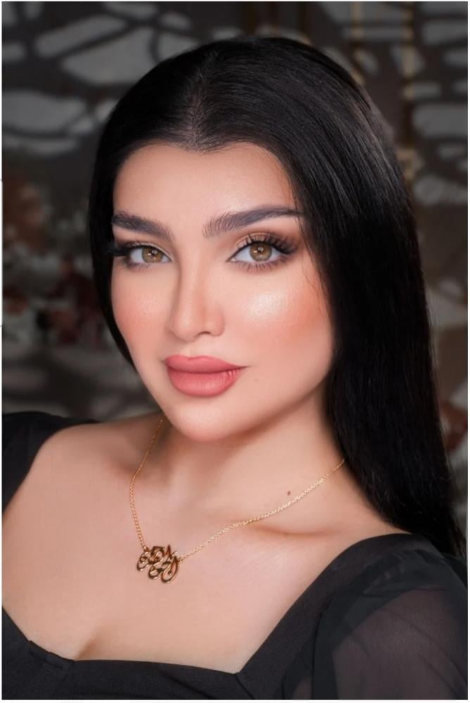 سلسال رقبة بتصميم الاسم مرصع بالزركون