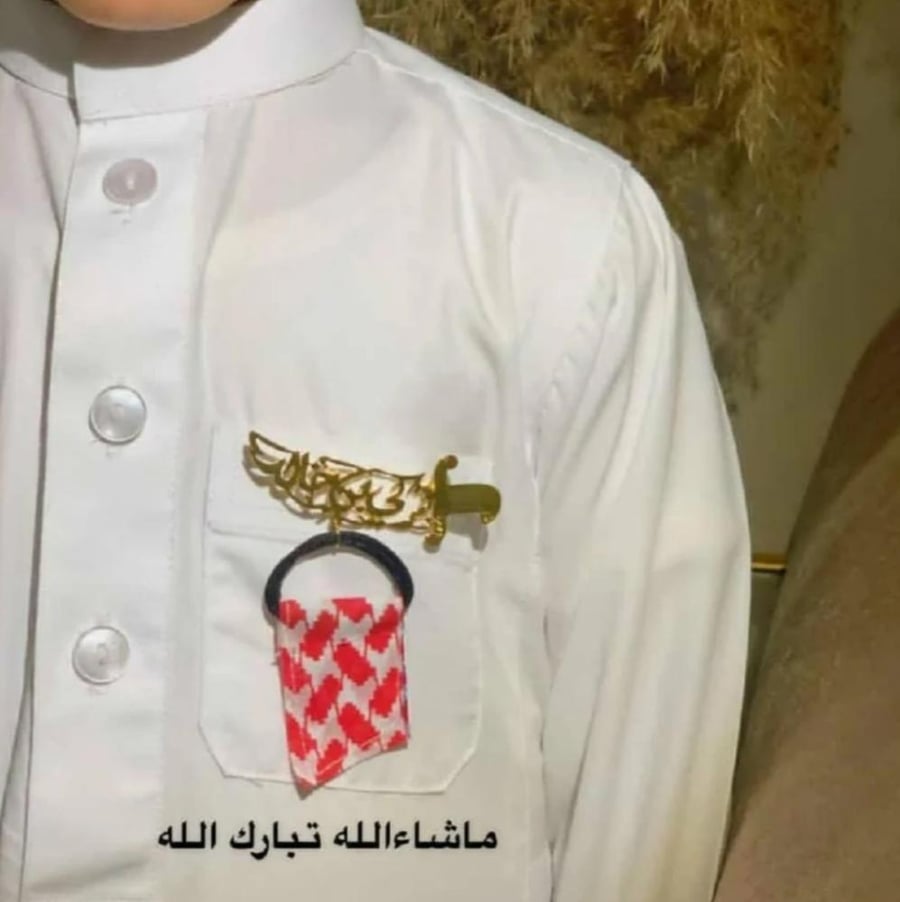 بروش بالاسم شكل سيف