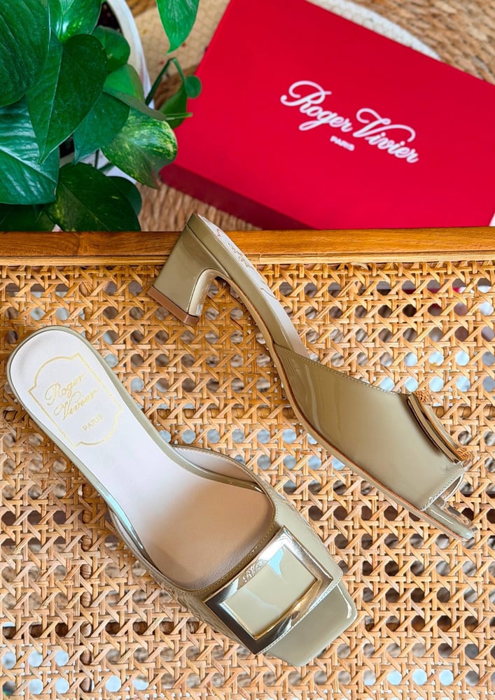 كعب روجيه فيفييه Roger Vivier بكلة مربعة