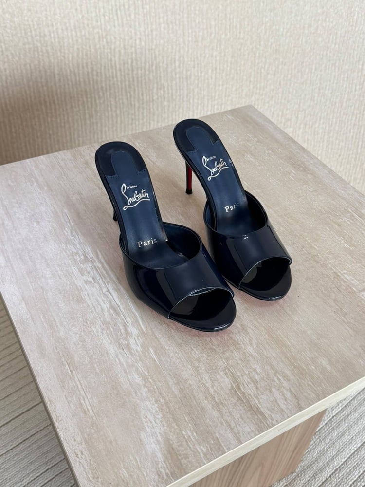 كعب لوبوتان لمعة LOUBOUTIN