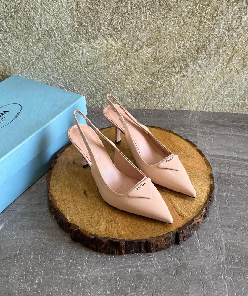 كعب برادا PRADA مثلث الشكل
