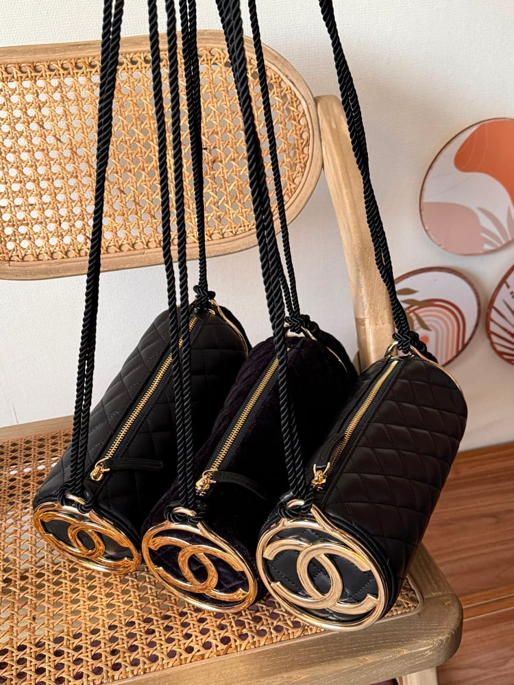 حقيبة شانيل CHANEL أسطوانية مبطنة