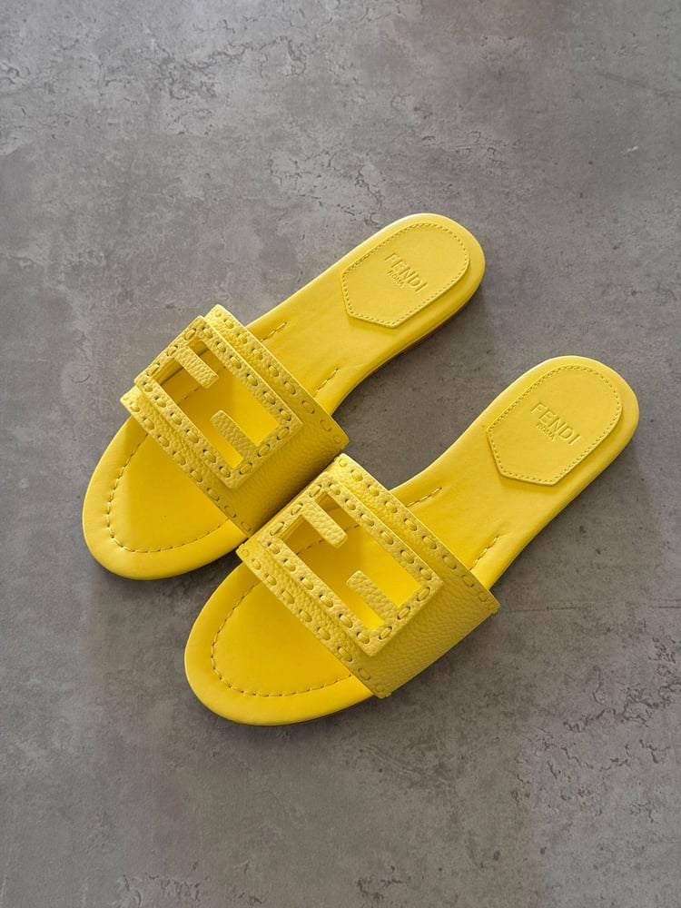 سليبر فندي FENDI شعار