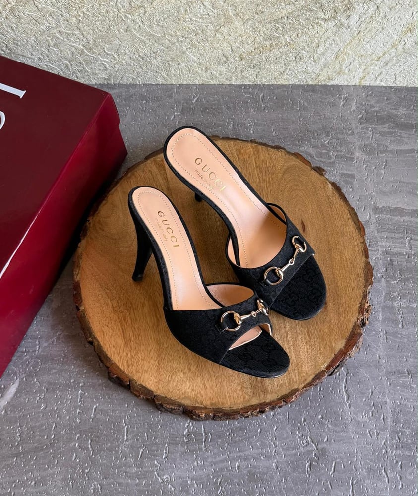 كعب غوتشي GUCCI إكسسوار الحصمة