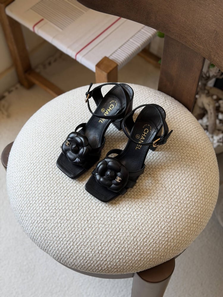 كعب شانيل عرض CHANEL وردة
