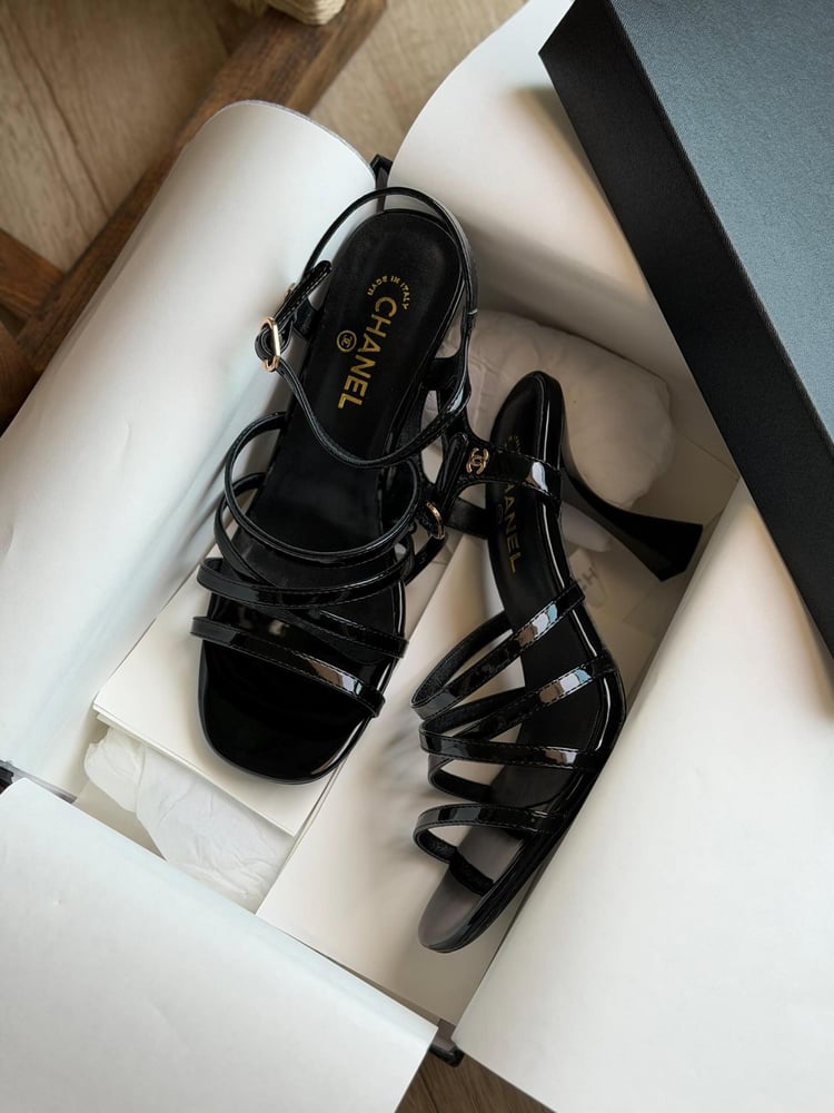 حذاء شانيل كعب أنيق – Chanel