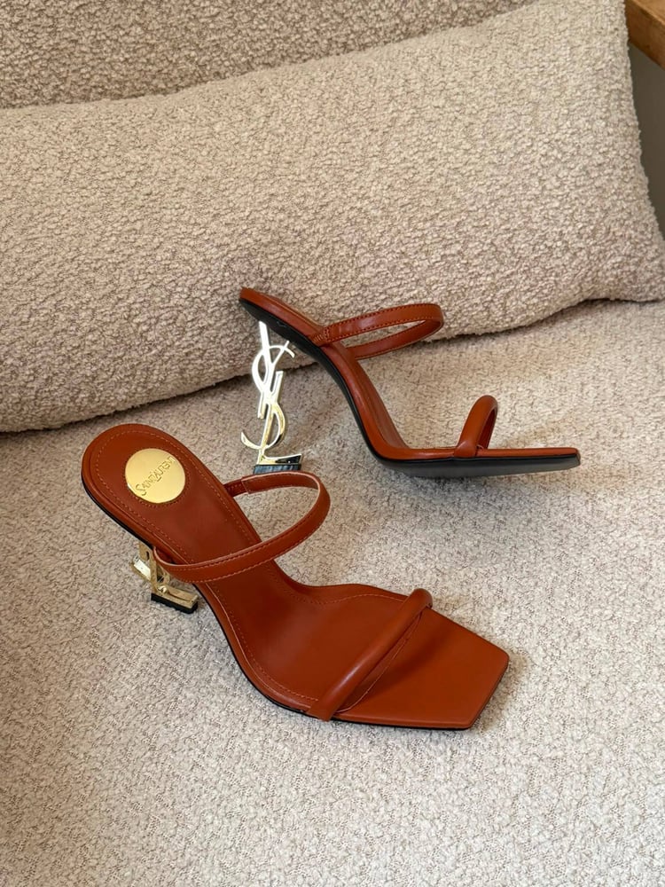 كعب سان لوران Saint Laurent
