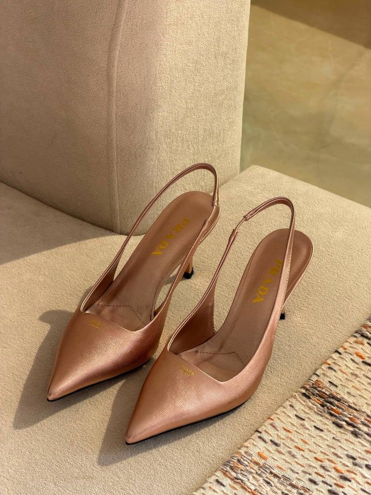 كعب برادا Prada