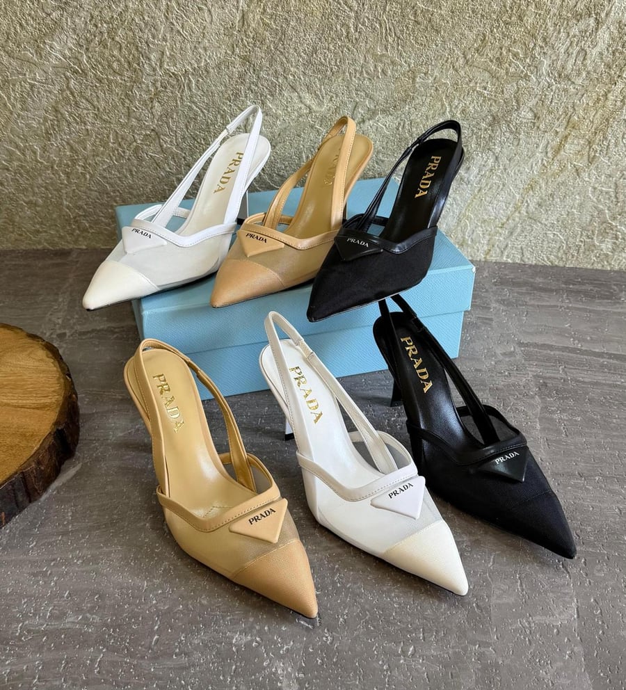 كعب برادا PRADA مثلث الشكل