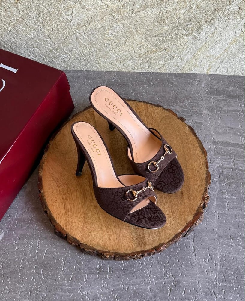 كعب غوتشي GUCCI إكسسوار الحصمة